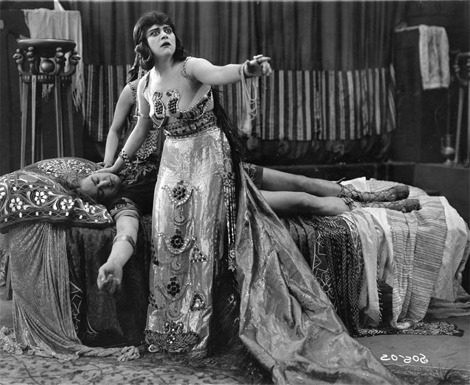 [ROO4PO59_CleopatraB.gif]