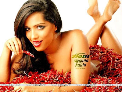 meghna in bra and kissed by guy