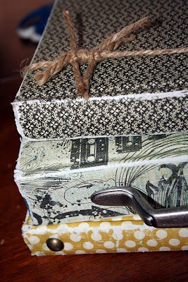libros viejos, pie de lámpara de noche original y barato, reciclar, hecho a mano