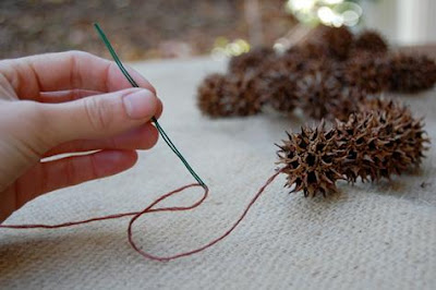 como hacer un centro de mesa muy navideño, ramas, arbol, bellotas, tutorial, inpiración