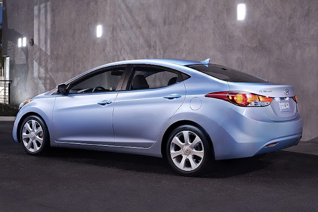 http://2.bp.blogspot.com/_GxdvsI4P_Tg/TOI6zxeiFGI/AAAAAAAACds/-bPTcIrUKco/s800/2011%2BHyundai%2BElantra3.jpg
