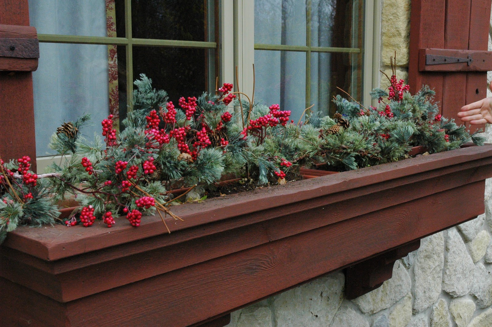 Modern Mindy Guest Post DIY Christmas Window Box with Myrna Hoerr