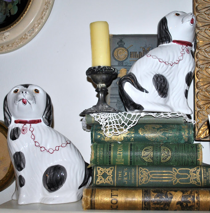 Reproduction mantle dogs