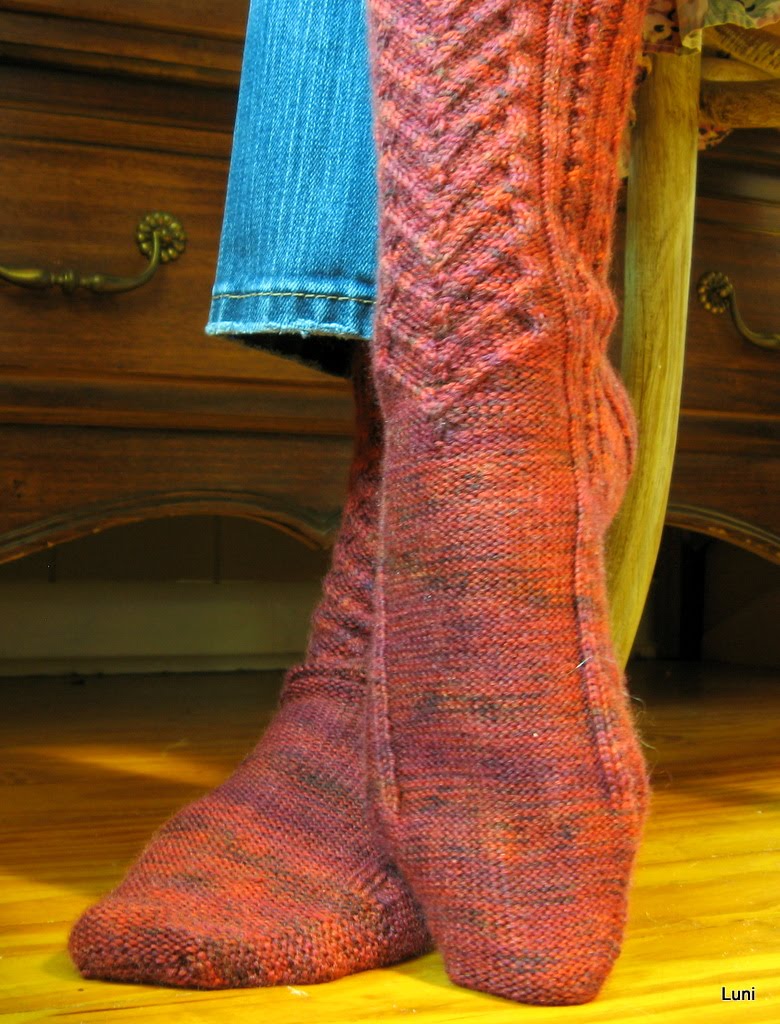3 Sleeves to the Wind: Knitting (not for me), the finale