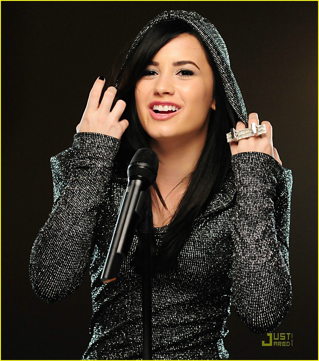 http://2.bp.blogspot.com/_H-kuFCd4dQo/TT4MuarfWdI/AAAAAAAAACw/wkjw1orW-9w/s1600/demi-lovato-remember-december-2.jpg