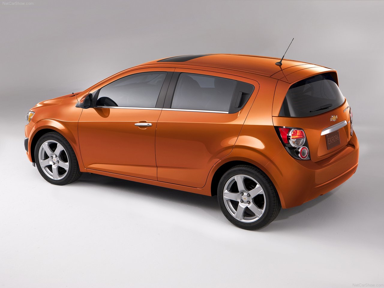 http://2.bp.blogspot.com/_H1gBps8JpiY/TSsKKAWwXqI/AAAAAAAAMRc/-p10V9FEsqU/s1600/Chevrolet-Sonic_2012_1280x960_wallpaper_06.jpg