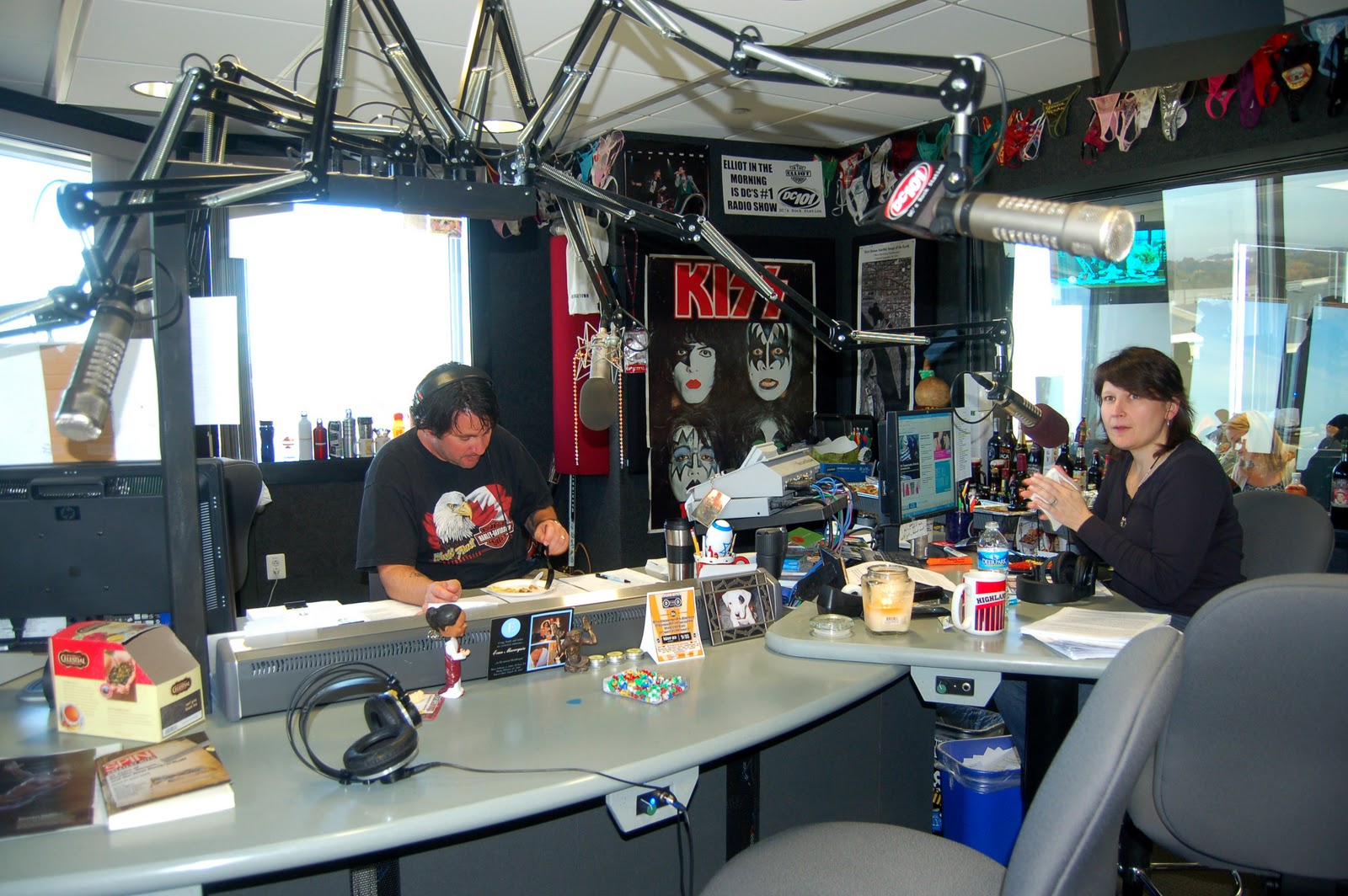 La Prima Visits Elliot in the Morning Behind the Scene Cuisine