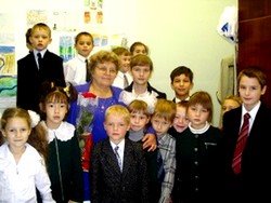 Сергеева Н.А. с классом и бывшими учениками