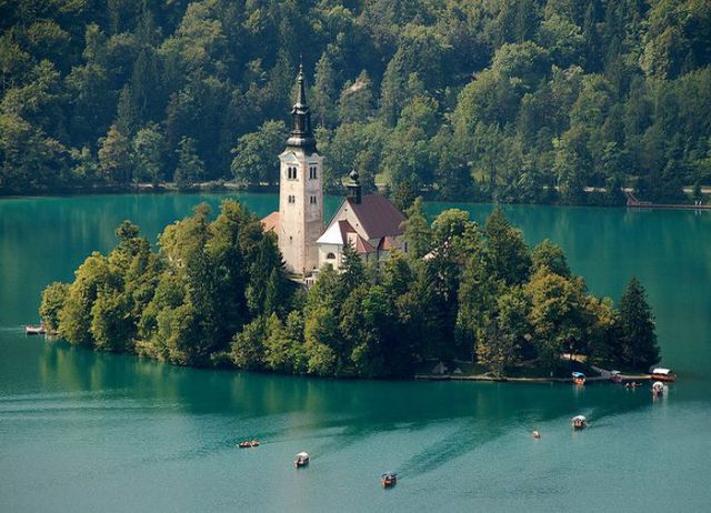  جزيرة  سلوفينيا Bled+Island+in+Slovenia+%25287%2529