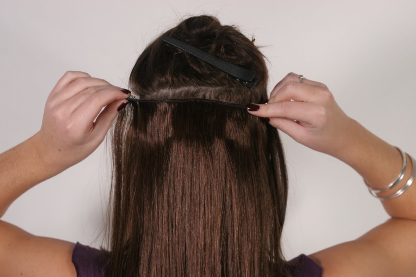 http://2.bp.blogspot.com/_HHeaKJuOaDU/TNaT8N71E8I/AAAAAAAADy0/zXsCWCUpFtE/s1600/Clip-In+Extensions+And+Popular+Hairstyles1.jpg