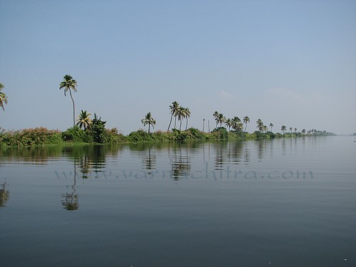 [Alappuzha+backwaters+by+Biju+varnachitra.jpg]