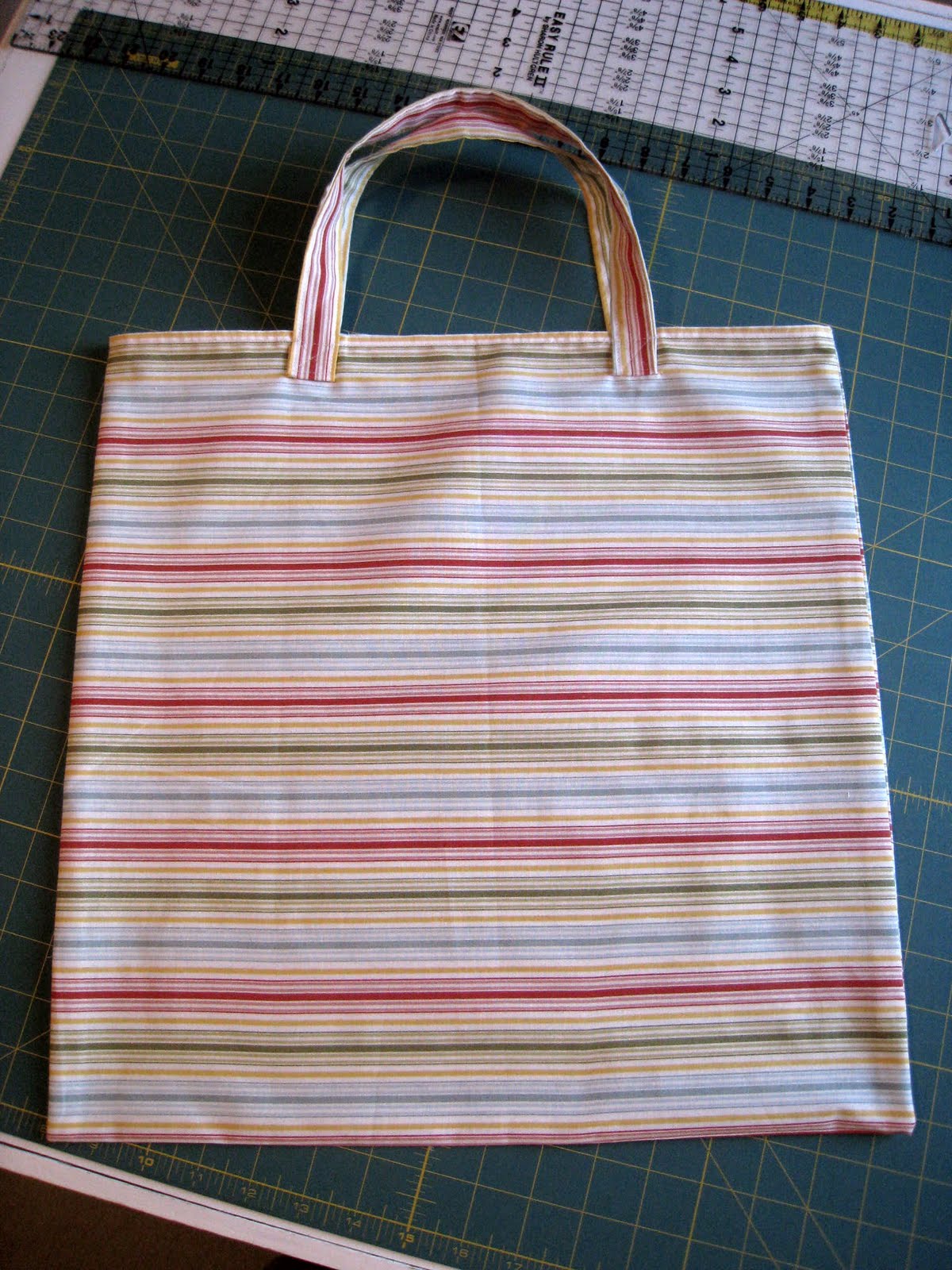 ...with thread in hand... Let's make a Market Bag...my first ever tutorial