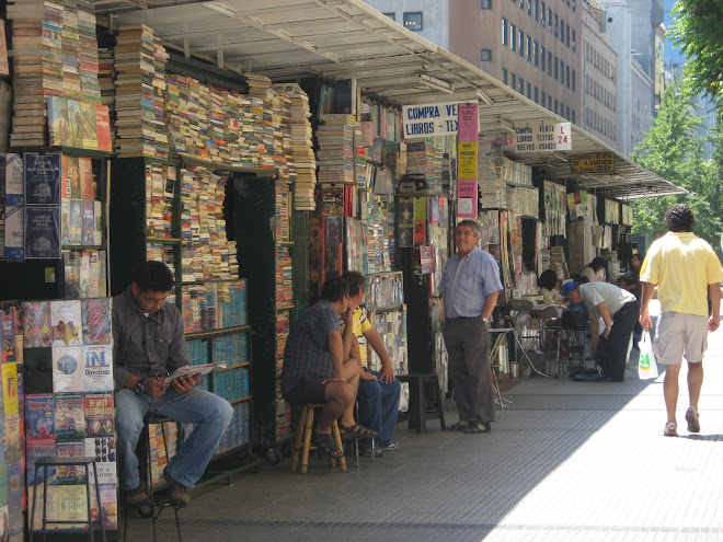 Street vendors in Santiago