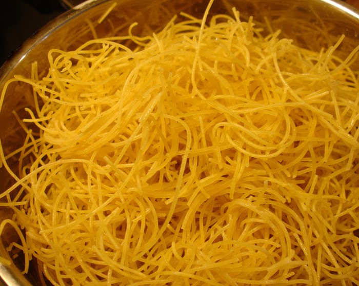 libyan food Steamed Pasta with Pumpkin and Raisins Makaruna Imbaukha