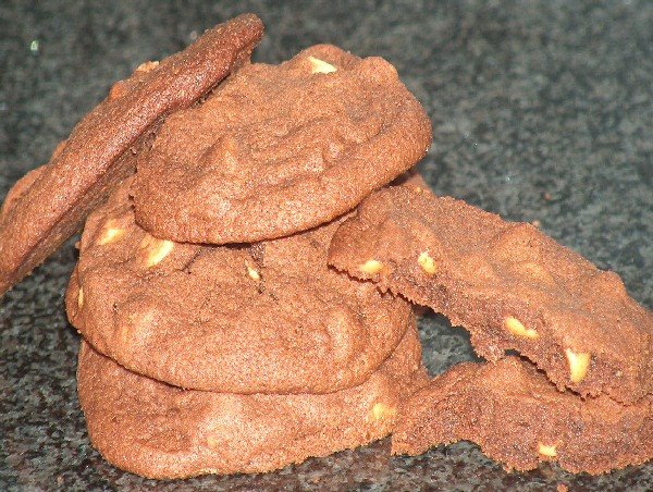 [chocolate_peanutbutter_chip_cookies.jpg]