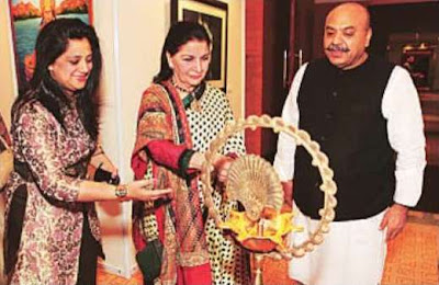 Sudhanshuji inaugurating Artspeaks India 2011 with Sushma Seth and Ashwini Bahadur