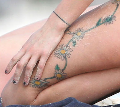 peaches geldof with flower tattoos on thight
