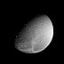 Nuove e sorprendenti immagini di Dione