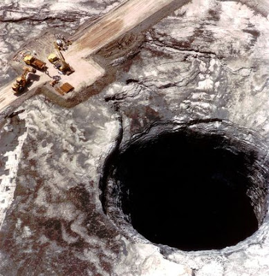 世界十大著名天坑 sinkhole