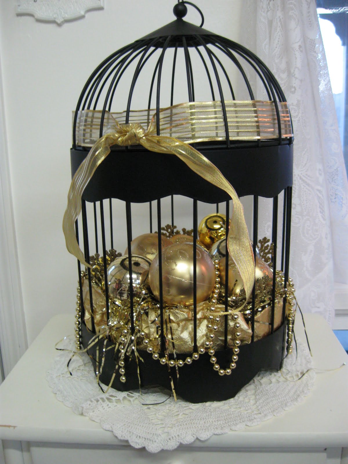 celebratory bird cage Bird cage decor, Christmas bird, Birdcage ideas