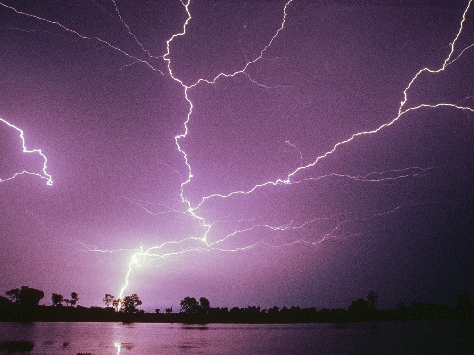 http://2.bp.blogspot.com/_HkbWdsz-H8g/S74EImI7NjI/AAAAAAAAIis/H0pTbuYENXU/s1600/Electrical+Storm,+Kakadu+National+Park,+Australia.jpg