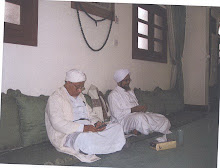 Bersama Habib Umar bin Hafiz (kanan)