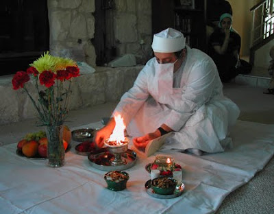 [Image: zoroastrian-priest450.jpg]