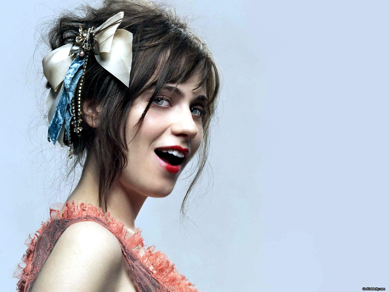 http://2.bp.blogspot.com/_HvpCxpzm1U8/TSubw_VfNBI/AAAAAAAAADI/nTgiKcmNiJ4/s1600/Zooey-Deschanel-6.jpg