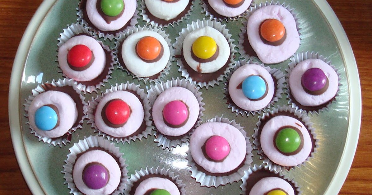 Alan in Belfast top hats = top buns