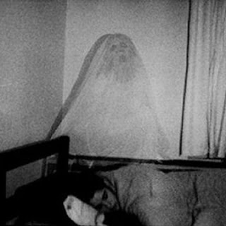 Спящий человек на фотографии похож на меня (^_^') Спящий человек на фотографии похож на меня (^_^')