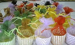 Muffin for door gift with colourful net..