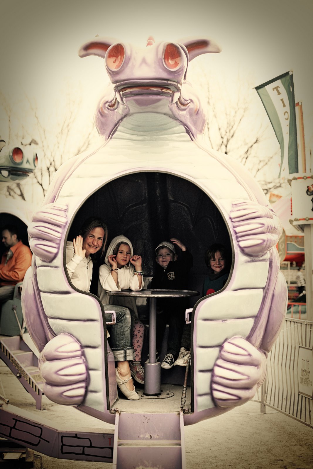 [mekidsdizzyride.jpg]