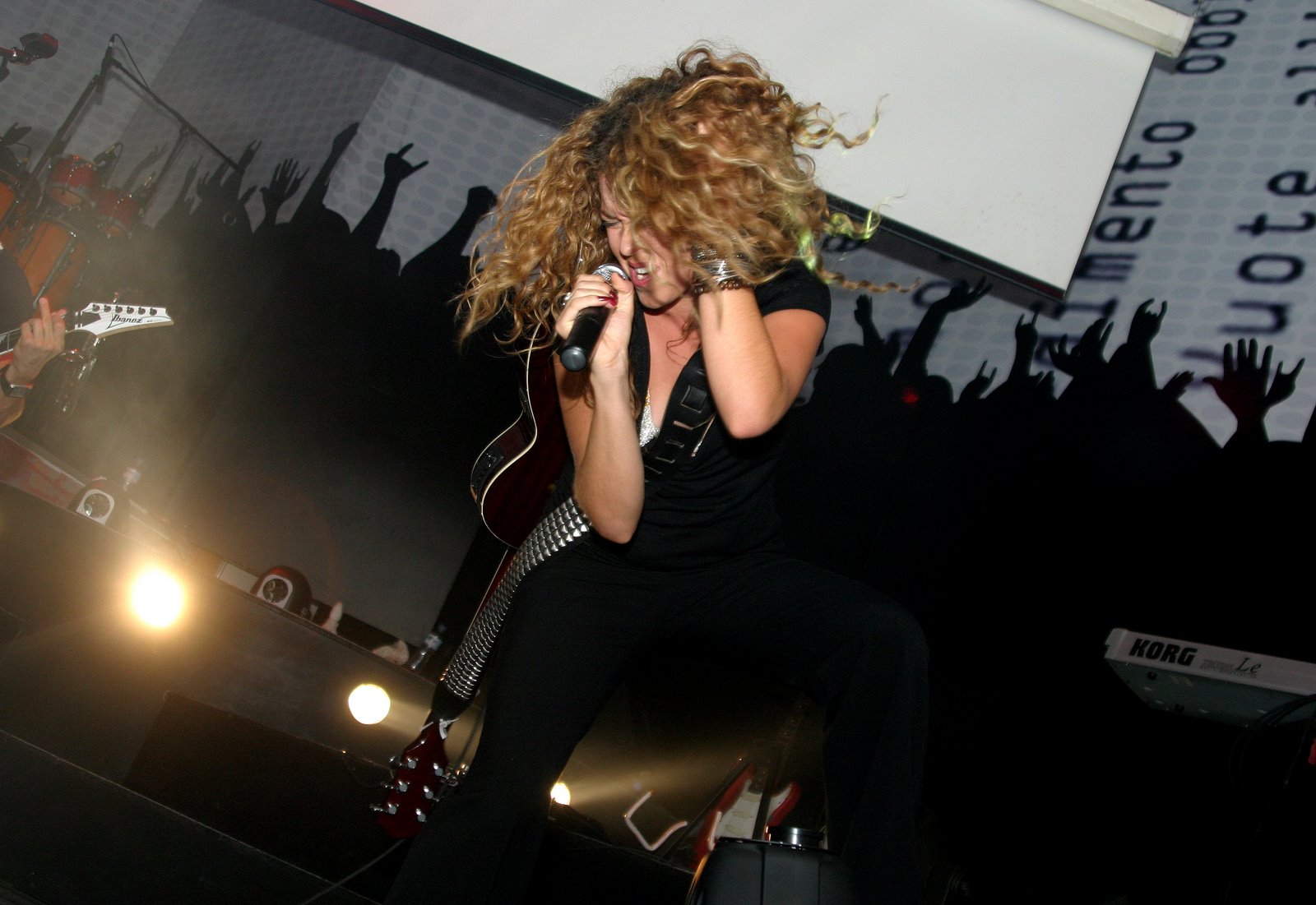 -ADRIANA CARRILLO- Doble de Shakira/ Shakira Lookalike / Sosie de Shakira