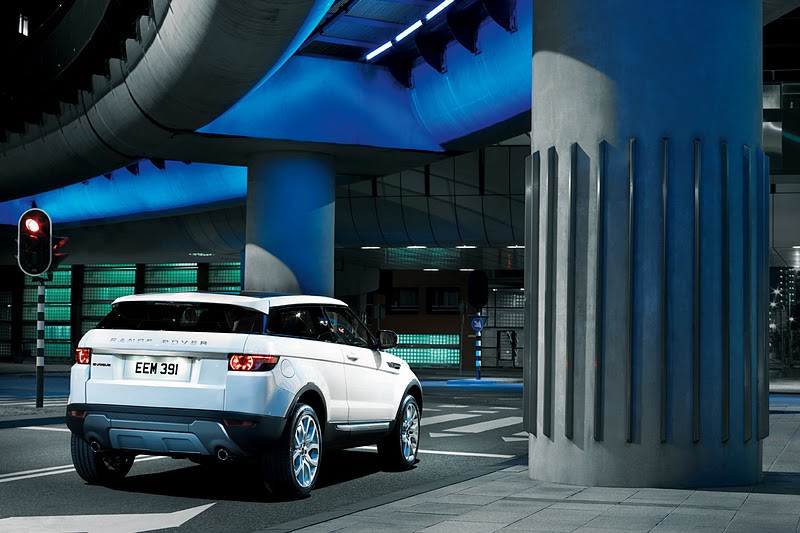 NEW RANGE ROVER EVOQUE rear view picture 2011 Land Rover Range Rover Evoque Rear Side View NEW RANGE ROVER EVOQUE