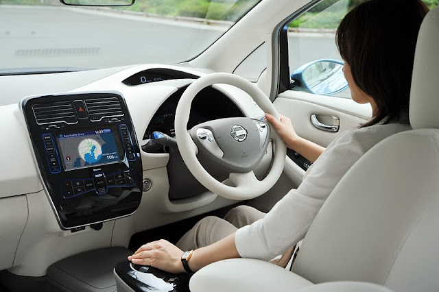 2011 Nissan Leaf - COTY Interior