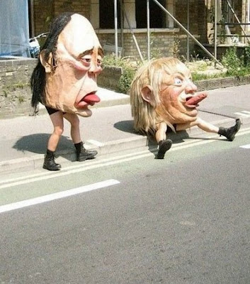 [Image: weird-funny-costumes-72.jpg]