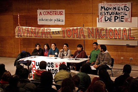 Estudiantes y Funcionarios: Se Organizan, Discuten y se Movilizan