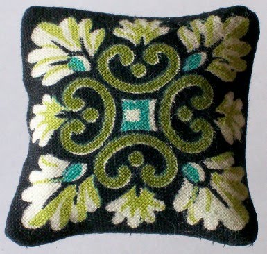 [faux+needlepoint+pillow+pattern.jpg]