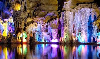 Las fabulosas Grutas de Frasassi (Italia) Las fabulosas Grutas de Frasassi (Italia)