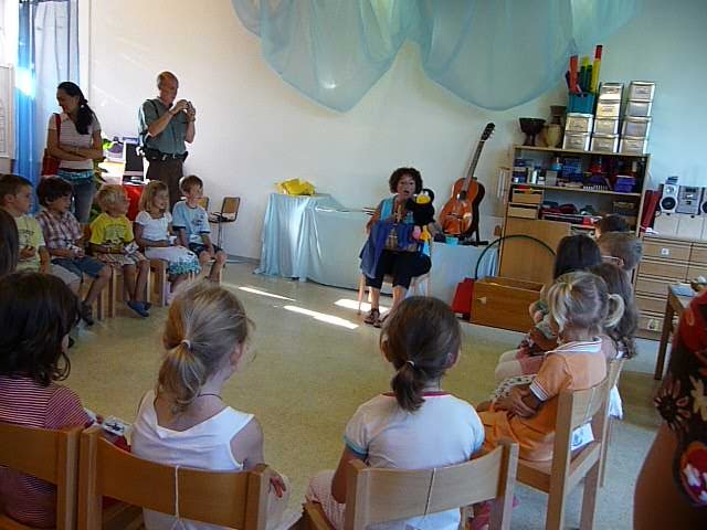 Gruetzi from Switzerland!: Spring, Summer, Kindergarten!