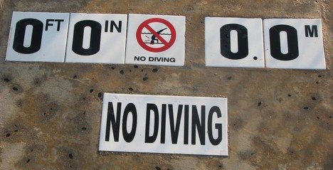 Shallow Pool - No Diving!