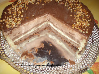 receta PASTEL DECORADO DE ARABESCOS DE MOUSE DE NUTELLA CON NATILLAS