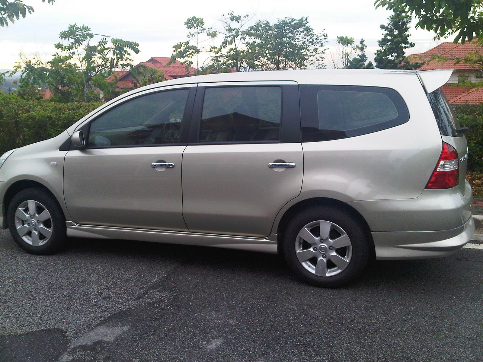 Nissan Grand Livina Nissan Grand Livina
