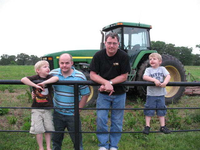 [2009-05-10+Tractor+Ride+all+boys.jpg]