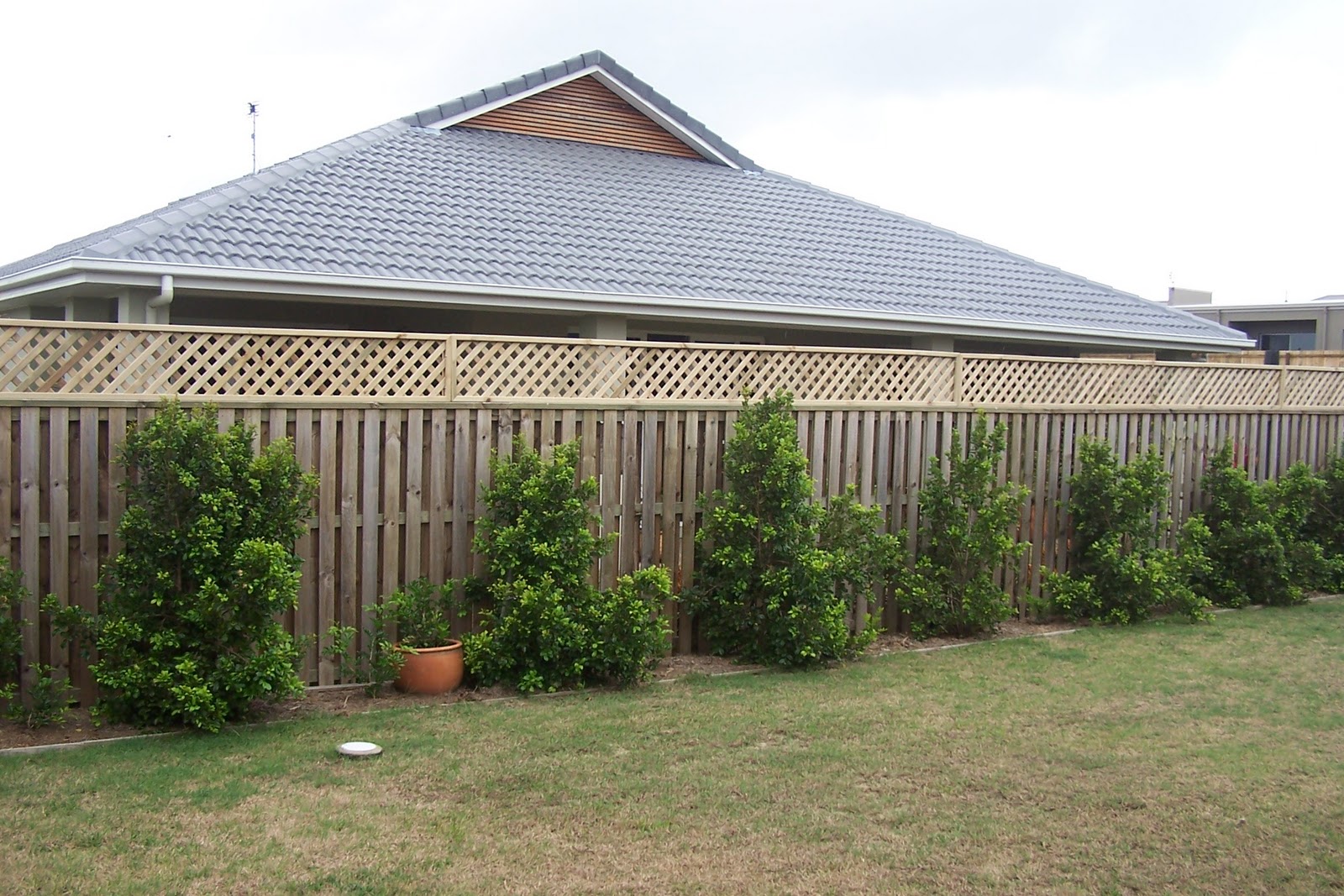 Noosa Custom Lattice & Bamboo Fences, Fence Extentions and Gates