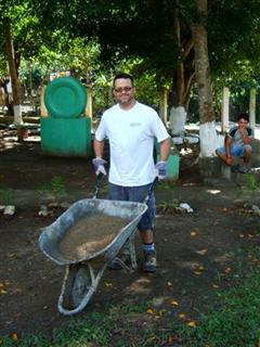 [Danny+hauling+sand+(WinCE).jpg]