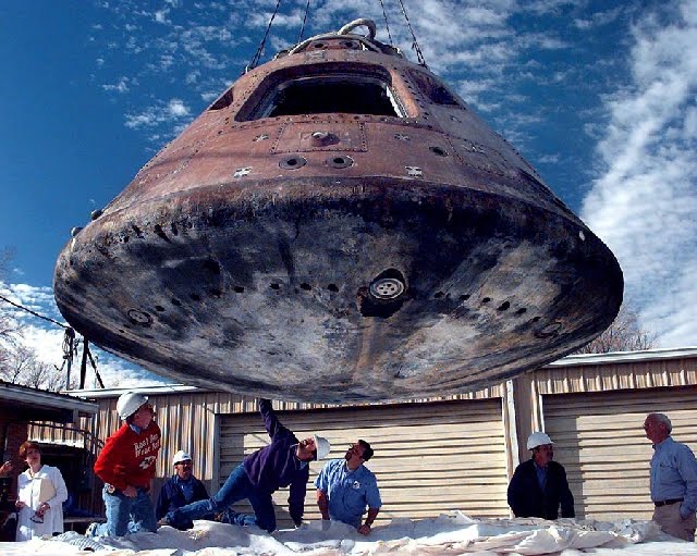 [Apollo+13+Capsule.jpg]