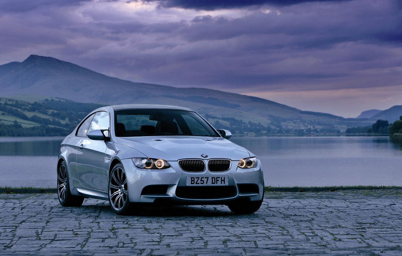 http://2.bp.blogspot.com/_IqxkmF9-pdU/TUdPFgXvhLI/AAAAAAAAACw/PmepZlvEm5E/s1600/e92-bmw-m3-wallpaper-silver1.jpg