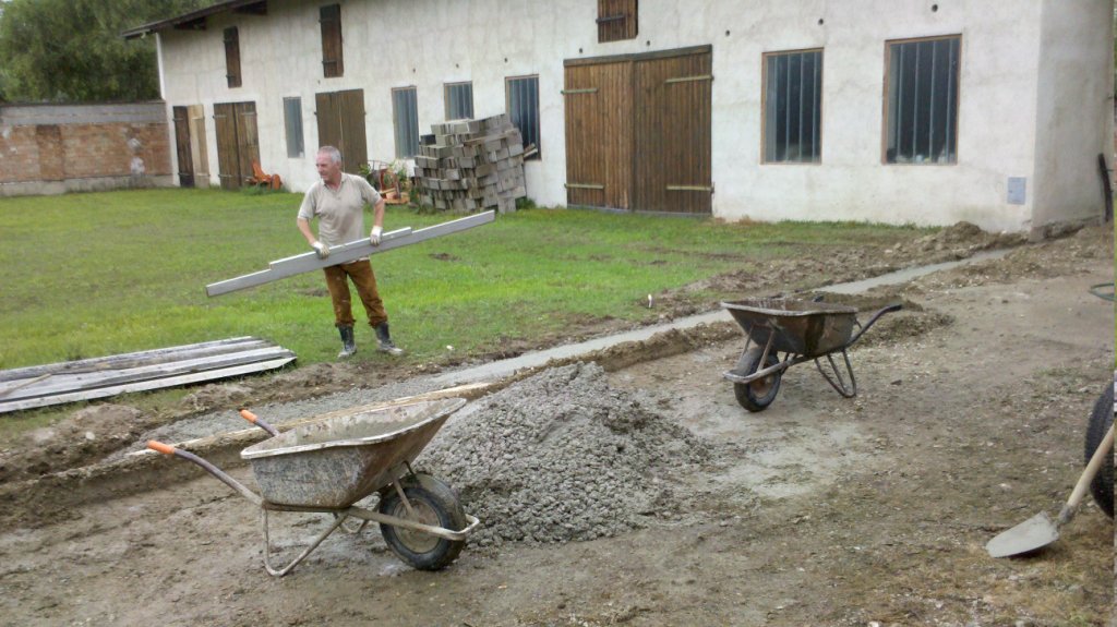 Jason Baut H Aus Fundament Trennmauer