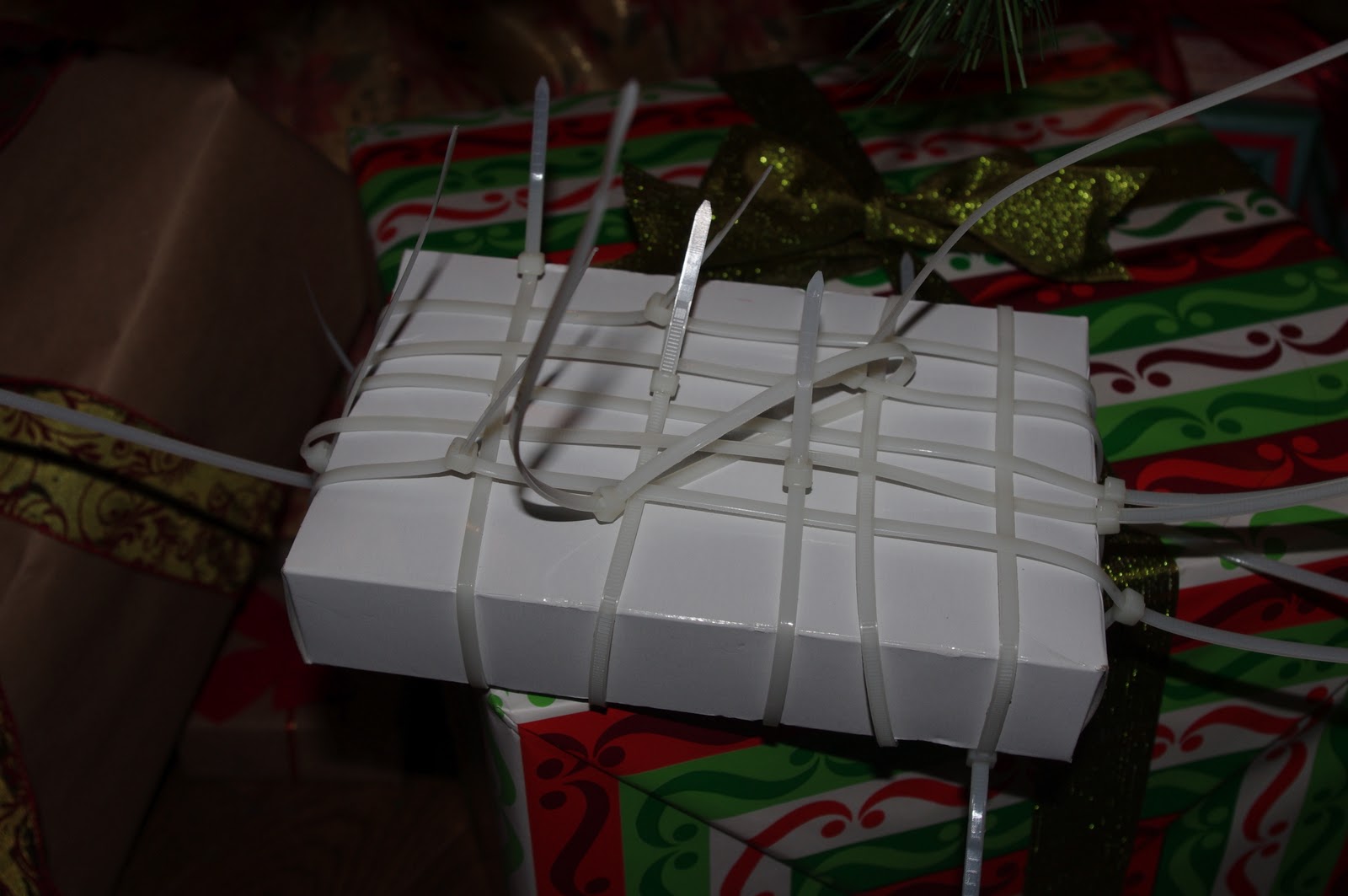 Creative "Try"als Extreme Gift Wrapping To Create Some Special